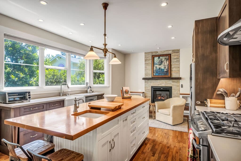 Creekside Cottage Home - Image 22